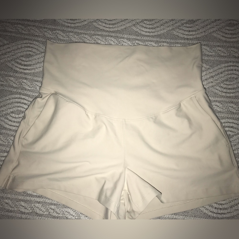 Maternity cream beige neutral belly band pregnancy shorts M Medium soft!